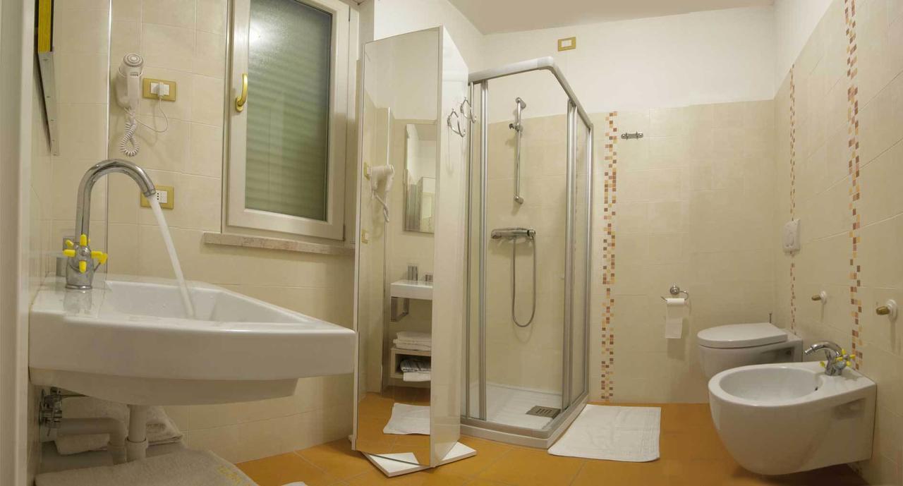Hotel Eva Alba Adriatica Exterior photo